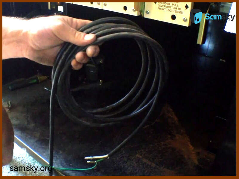 برسی منبع تغذیه برق اضطراری UPS برای وندینگ ماشین